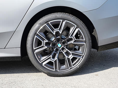 2026�� �Ŀ� 530Li ������ M�˶���װ