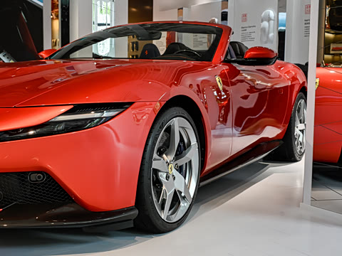2026�� 3.9T V8 Spider