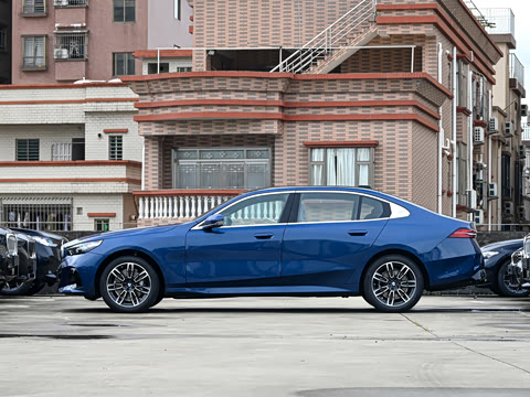 2026�� �Ŀ� 530Li ������ M�˶���װ