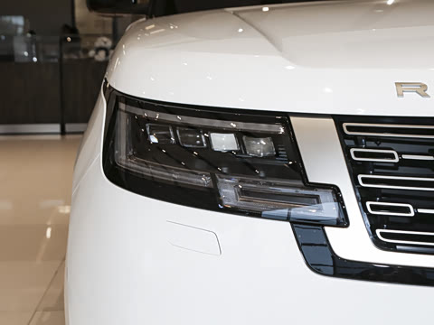 2026�� 3.0 L6 400PS SE�����