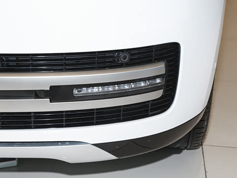 2026�� 3.0 L6 400PS SE�����