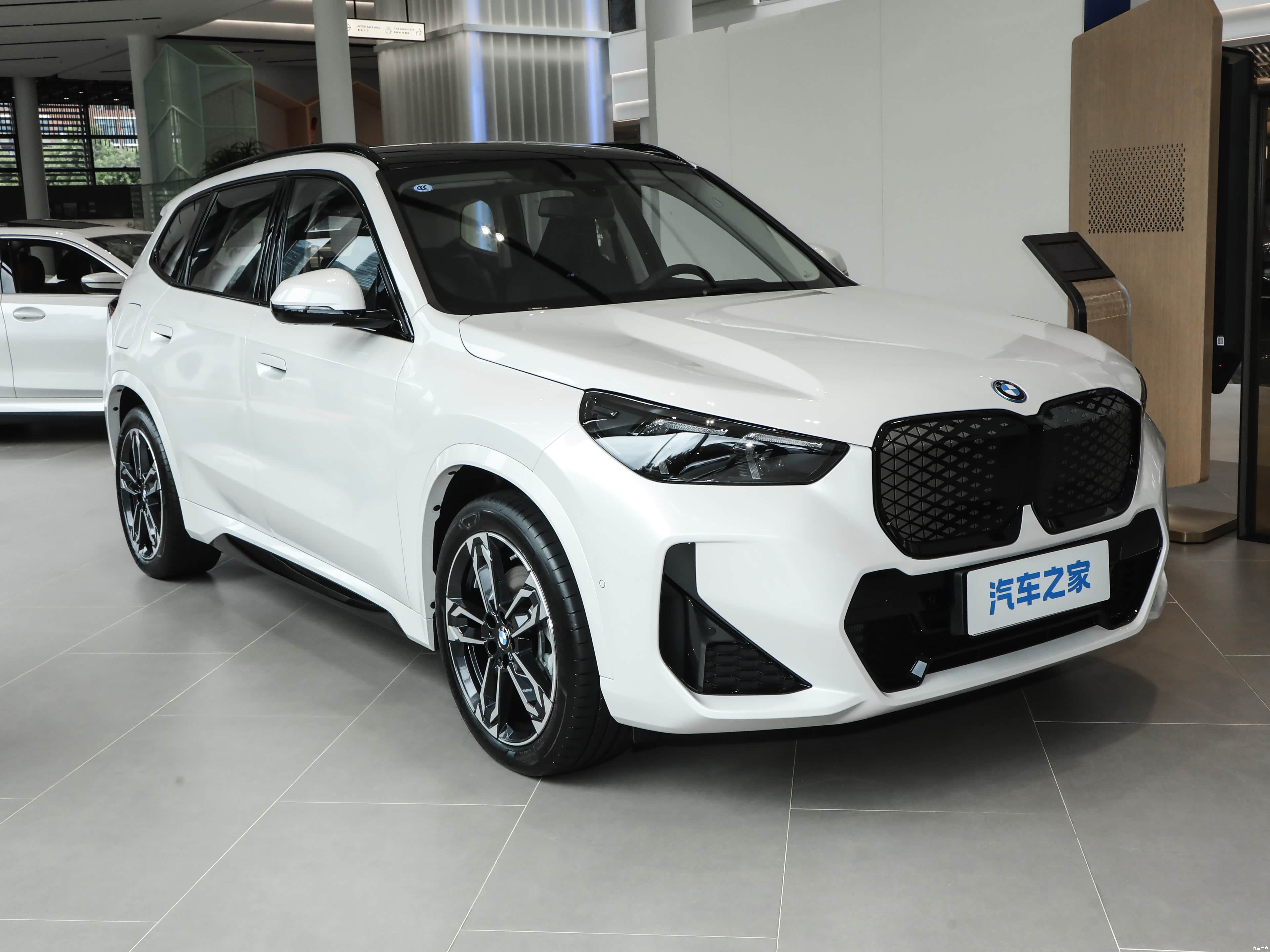 BMW iX1, миниатюра 3