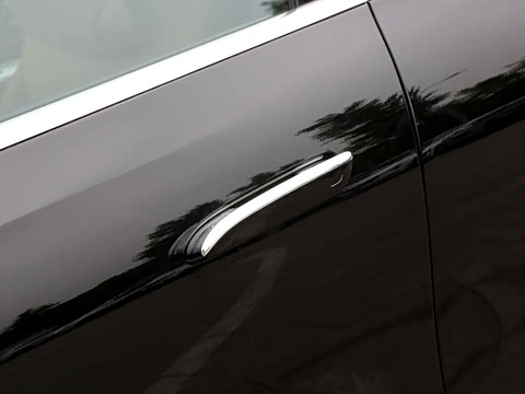 2026�� �Ŀ� E 300 L �����˶���