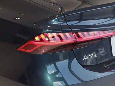 2025�� 45 TFSI quattro ������