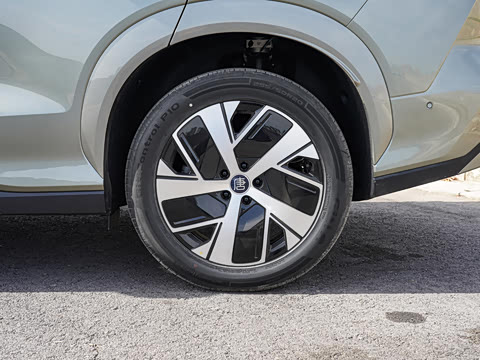 2025�� DM 215KM�����״��콢��