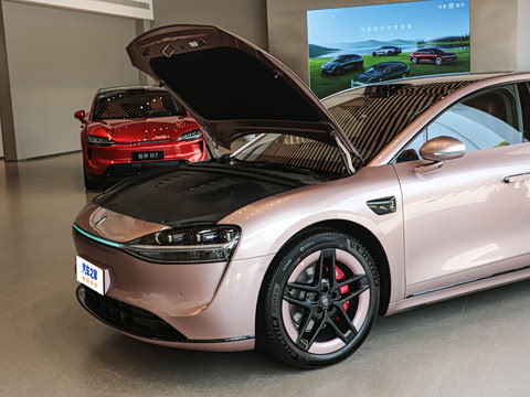 2025�� ���� Ultra�������� (896�߼����״