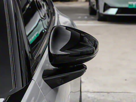 2025�� 750 ���������� Ultra