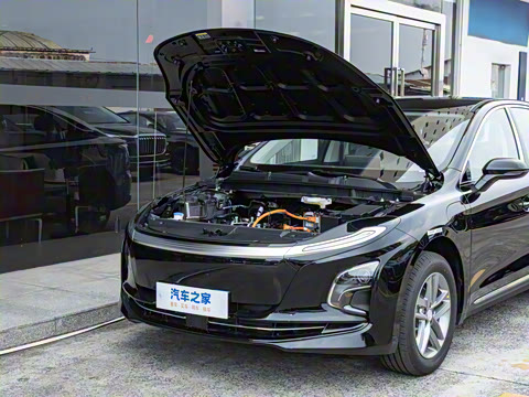 2025�� 610km PLUS