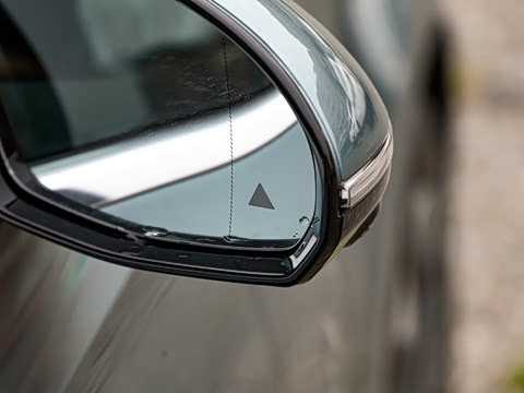 2026�� E 300 L ������