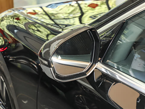 2026�� 740Li ������ M�˶���װ