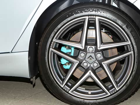 2025�� �Ŀ� 710 Max��