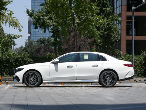2026�� �Ŀ� E 300 L �����˶���