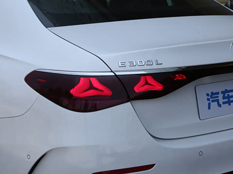 2026�� �Ŀ� E 300 L �����˶���