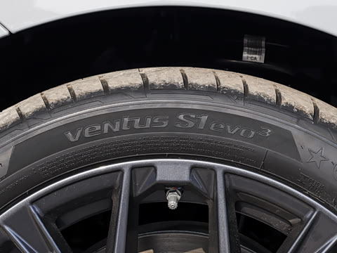 2026�� 330i M�˶���ҹ��װ