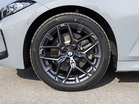 2026�� 330i M�˶���ҹ��װ