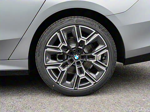 2026�� 530Li ������ M�˶���װ