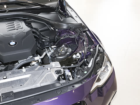 2026�� 225i M�˶���ҹ��װ