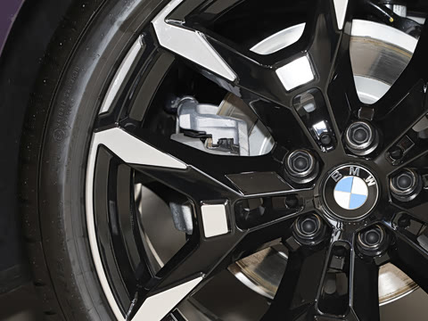 2026�� 225i M�˶���ҹ��װ