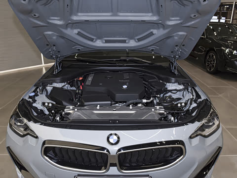 2026�� 225i M�˶���ҹ��װ