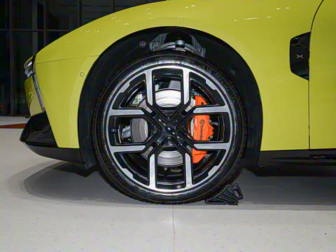 2025�� 702 ������ Ultra