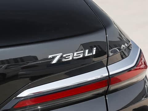 2026�� �Ŀ� 735Li ������װ