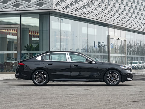 2026�� �Ŀ� 530Li ������ M�˶���װ