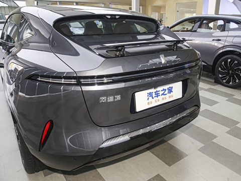 2025�� Max ���������