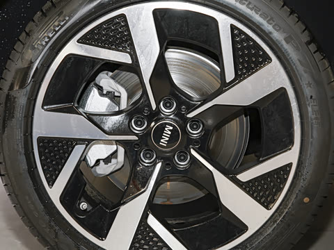 2025�� E ������