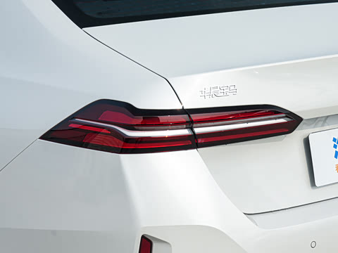 2026�� �Ŀ� 525Li M�˶���װ