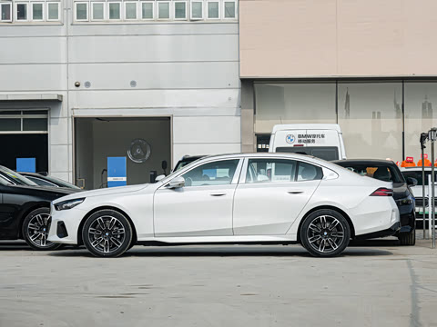 2026�� �Ŀ� 525Li M�˶���װ