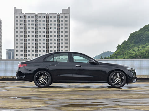 2026�� �Ŀ� E 260 �˶���