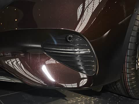 2026�� E 300 L ������