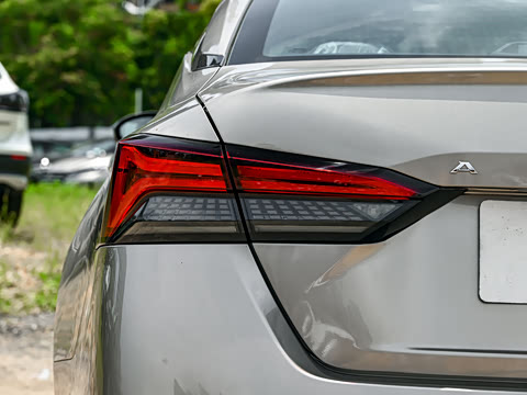 2025�� 2.0L XL-TLS ������