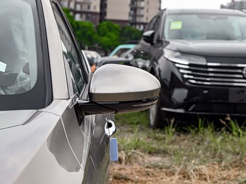 2025�� 2.0L XL-TLS ������