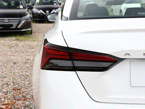 2025�� 2.0L XL-TLS ������