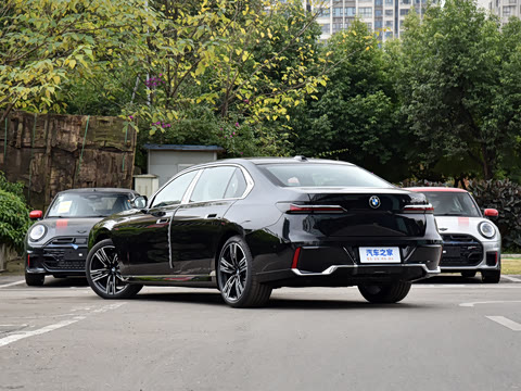 2026�� 740Li ������ M�˶���װ