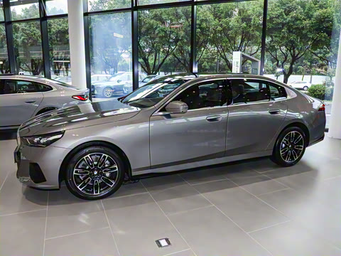 2026�� 530Li ������ M�˶���װ