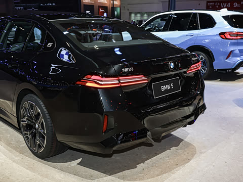 2026�� �Ŀ� 530Li ������ M�˶���װ