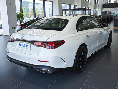 2025�� �Ŀ� E 300 �������˶���