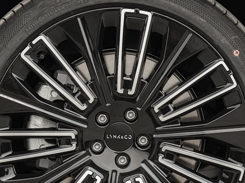 2025�� 240����Ultra�˶���