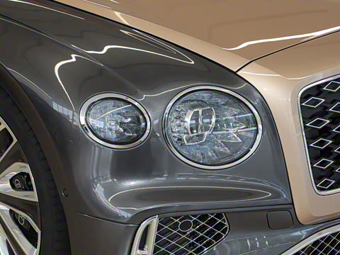 2026�� 4.0T V8 Mulliner