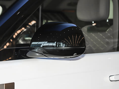 2025�� 4.4 V8 SV���ٴ����ӳ��� 4��