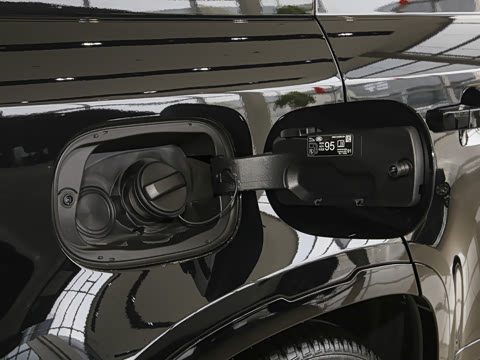 2026�� 110 3.0T P400 X-Dynamic HSE