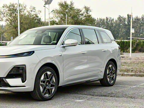 2025�� �Ŀ� ����Max