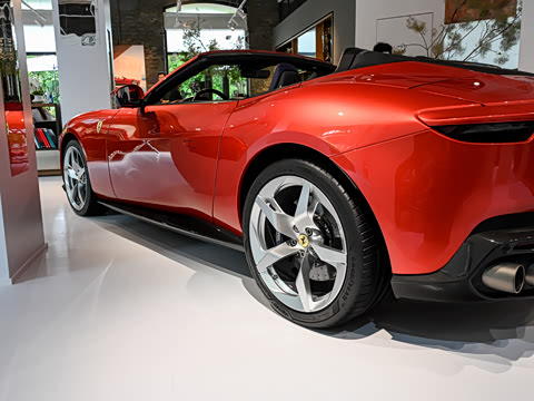 2026�� 3.9T V8 Spider