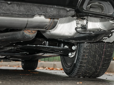 2026�� 330Li M�˶���ҹ��װ