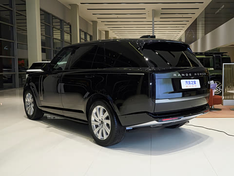 2026�� 3.0 L6 400PS SE�����