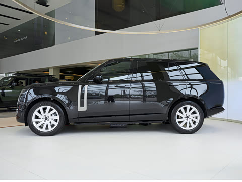 2026�� 3.0 L6 400PS SE�����