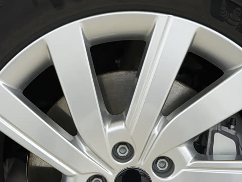 2026�� 3.0 L6 400PS SE�����