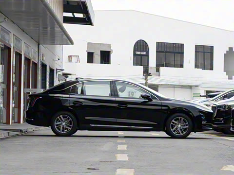 2025�� 610km PLUS